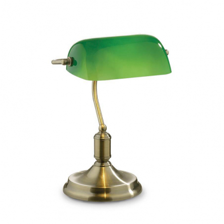 Stona lampa rustičnog izgleda sa masivnim telom u mesing boji.