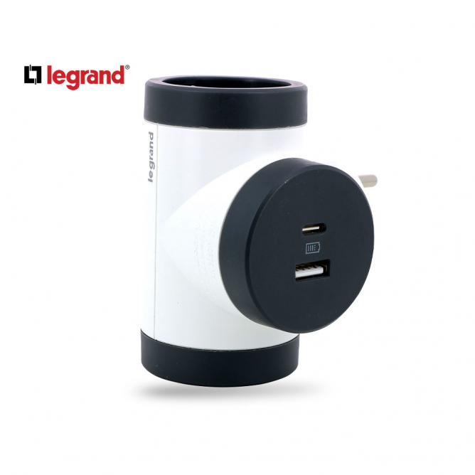 Rotirajući zidni adapter sa USB punjačima za mobilni.