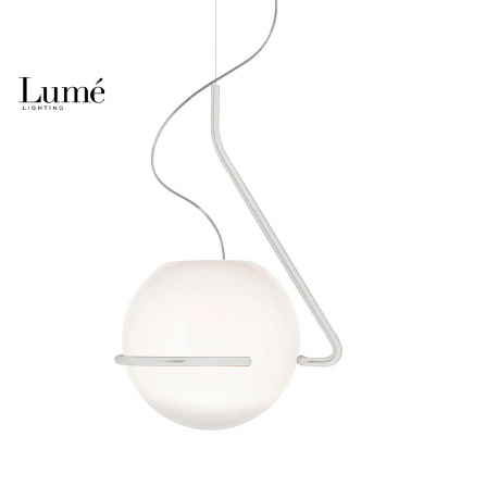 Elegantna visilica sa metalnim delovima u beloj boji i jednim grlom tip E27.