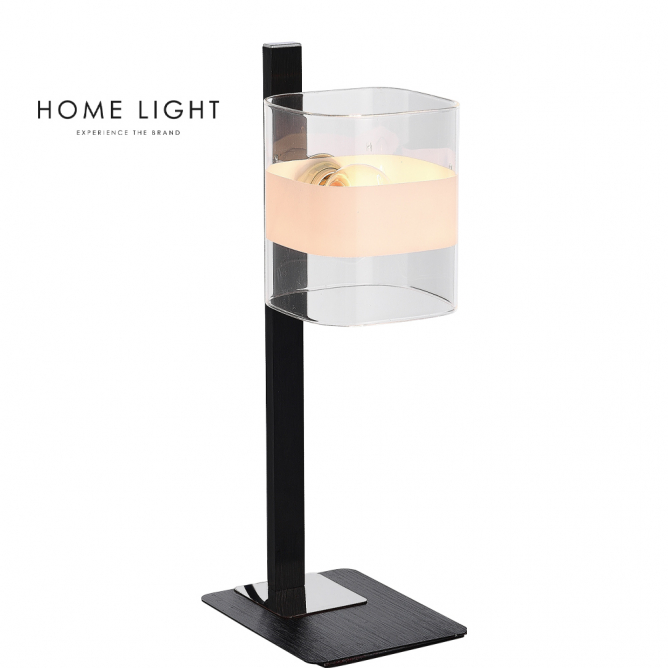 Elegantna stona lampa u crnoj i hromiranoj boji, sa jednim grlom tipa E14. Elegantna stona lampa u crnoj i hromiranoj boji, sa jednim grlom tipa E14.