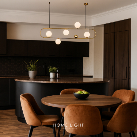 Visilica modernog i eksluzivnog dizajna u mesing boji sa 5 staklenih abažura.